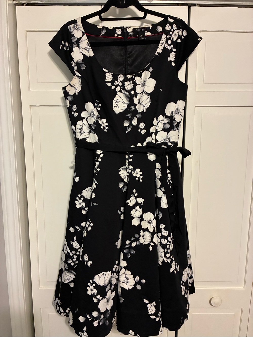 Black & White Floral Fit-and-Flare Dress - Black/White